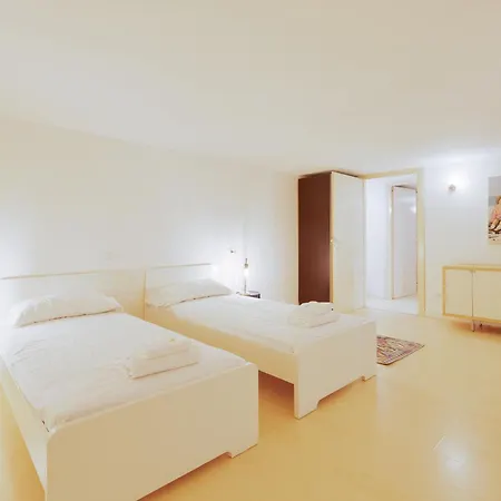 Sant'Agostino - Charming Retreat 210M From M2 Appartement Milaan Buitenkant foto